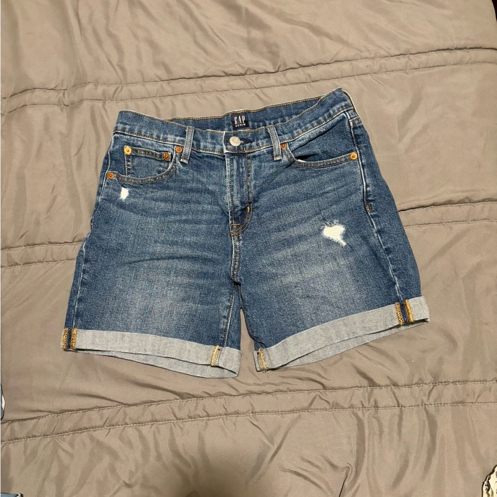 Women’s Gap denim shorts - size 27
